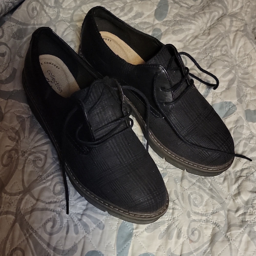 Clarks Luggy Platform Student Oxfords